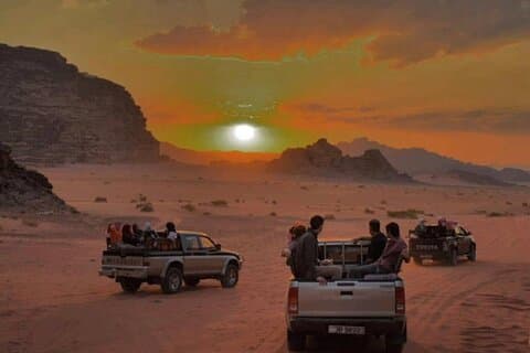 Wadi Rum Abenteuer Jeep Safari und Sandboarding Nervenkitzel 4 Stunden
