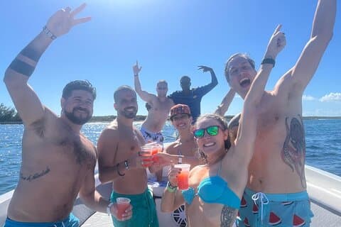 プライベートローズアイランドビーチとシュノーケリングツアーのドリンク付き
