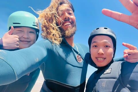 エッサウィラでカイトサーフィン:エッサウィラのカイトライダーによるレッスンとコース