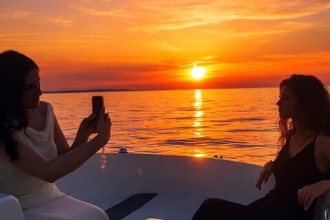 Zadar : Tour de crucero al atardecer con cena en la isla & parada de natación
