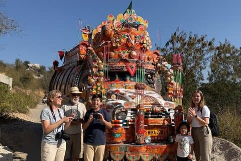 Throne, Canyons und Tempel Tagestour nach Chakwal von Islamabad