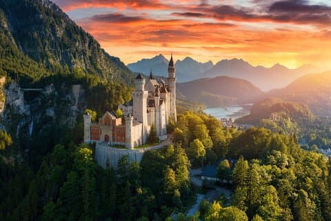 Schloss Neuschwanstein & Linderhof Tagestour ab München