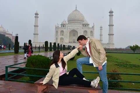 Tour privato guidato del Taj Mahal in giornata/all'alba da Delhi in auto