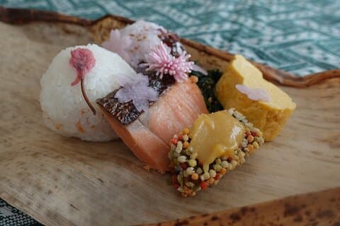 Experiencia de picnic casera en Bento y Riverside en Kioto