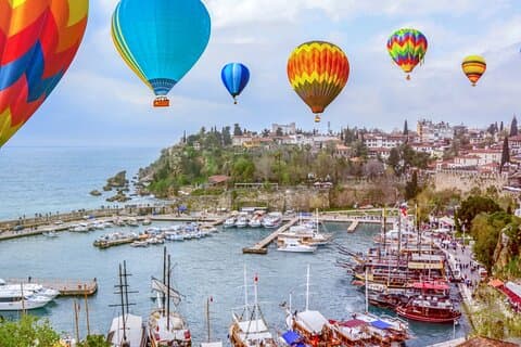 Caccia al tesoro ad Antalya & tour a piedi con audioguida