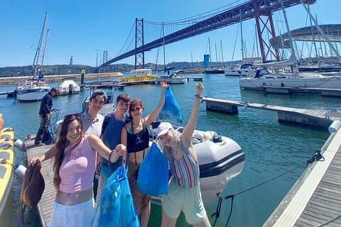 Recogida de plástico en Lisboa y paseo en barco