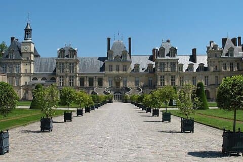 Fontainebleau & Barbizon Privat tur från Paris med Champagne