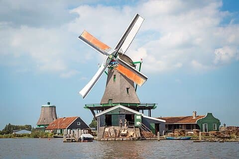 Private Taxi Tour to Zaanse Schans and Volendam