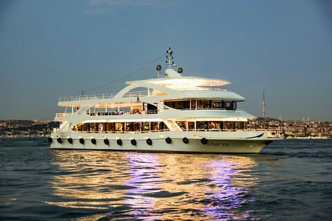 Istanbul Bosphorus Dinner Cruise with Turkish Show Private Table