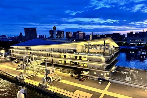 Traslado privado desde el aeropuerto de Haneda a Tokio o al puerto de cruceros de Yokohama