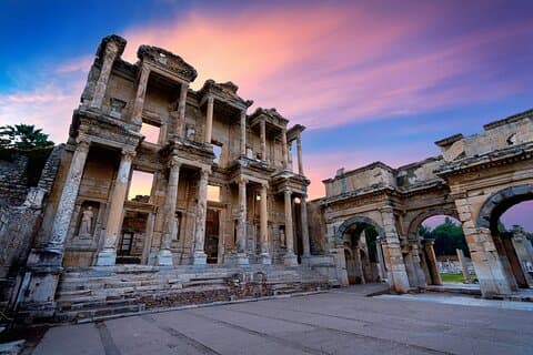Tours por el puerto de Kusadasi a Efeso y Artemisa