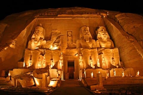 Abu Simbel Small Group Tour fra Aswan med ekspertguide