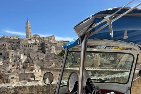 Matera: Panoramic TukTuk/Minicar Tour with Cave House Entry
