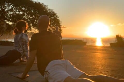 Sunrise Yoga Flow i Funchal stad