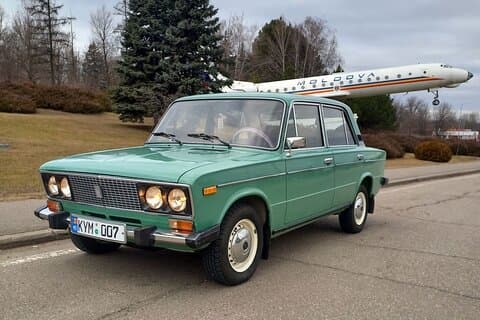 Private Chisinau Soviet City Tour by Vintage Lada