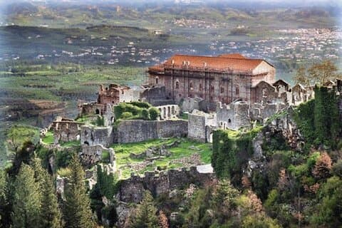 Excursão privada de um dia inteiro pela antiga Esparta e Mistras saindo de Atenas