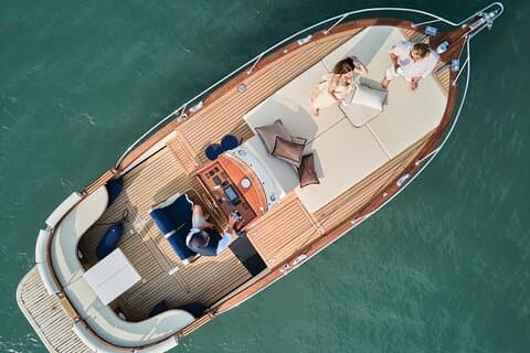 Luxury Boat Tour to Murano & Burano with Private Local Guide (4h)
