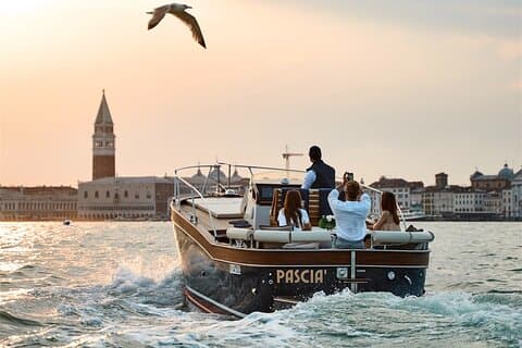 Luxury Boat Tour to Murano & Burano with Private Local Guide (6h)