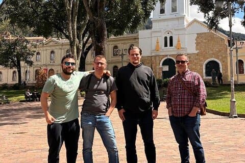 Promenera genom Usaquén-kvarteret i norra Bogotá