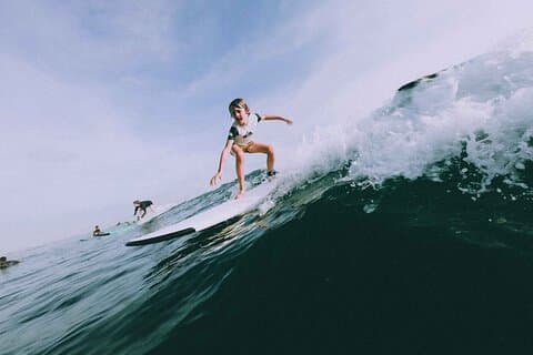 Clases de surf con experto local en Canggu Bali