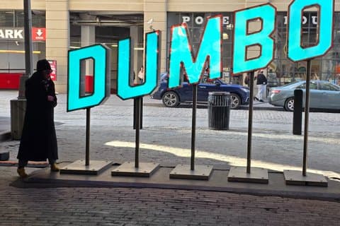 Dumbo Brooklyn Bridge and Wall Street Private Walking Tour