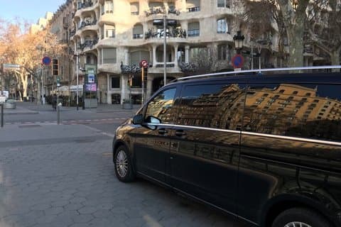 Privater Transfer von Madrid nach Sevilla in einem Mercedes V Minivan
