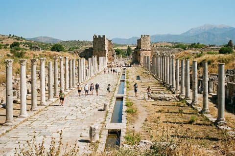 Descubra Antalya: um passeio autoguiado