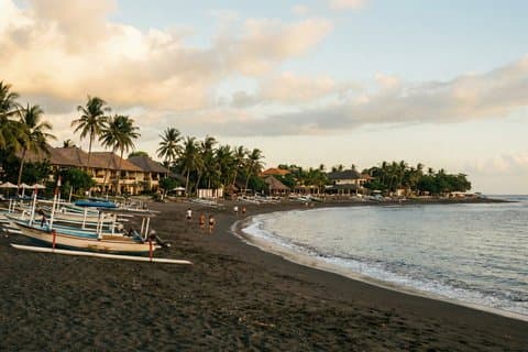 Self-Guided Lombok: Hidden Waterfalls, Islands & Caves