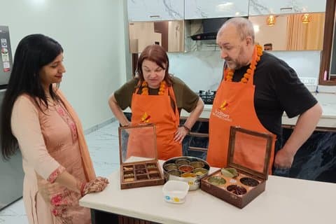 Veg and Non veg : Private Cooking Class in Delhi home (7 meal)