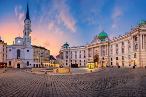 Budapest nach Wien Privattransfer mit Parndorf Shopping Stop