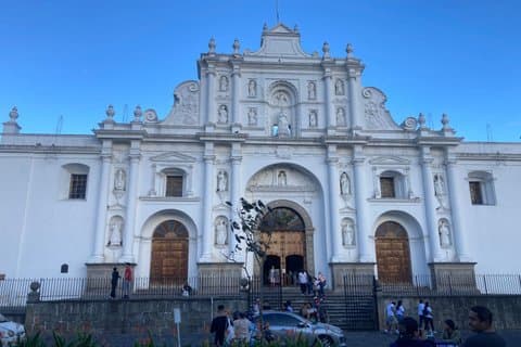 Privétransfer Aeropuerto naar Antigua Guatemala Stedentransfer