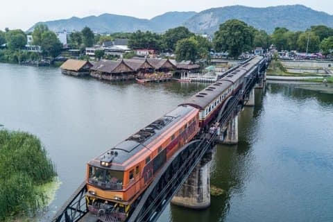 Private Tour to the Floating Market and Bridge over River Kwai