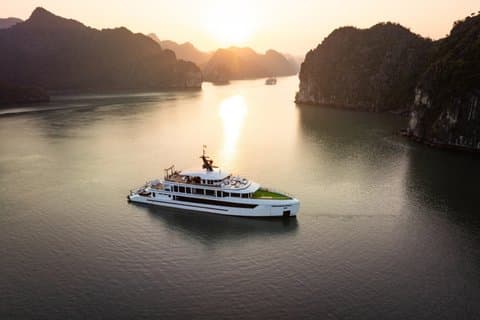 Desde Hanoi : crucero panorámico de lujo de 5 estrellas en Ha Long & Lan Ha Bay