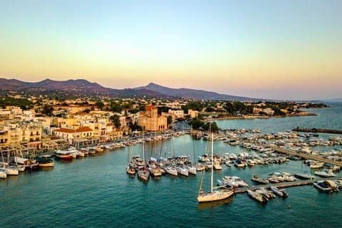 Tour per piccoli gruppi dell'isola di Egina con biglietti del traghetto inclusi