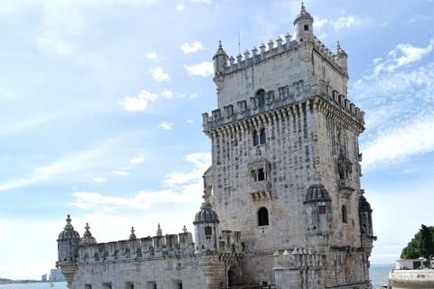 Lisbon Highlights PRIVATE Half Day Tour with a local Guide