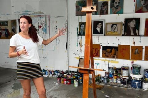 Lunsj i Lisboa med lokale kunstnere i en kreativ studio