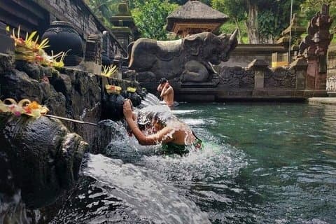 Bali Tirta Empul Tours Esperienza con pulizia spirituale