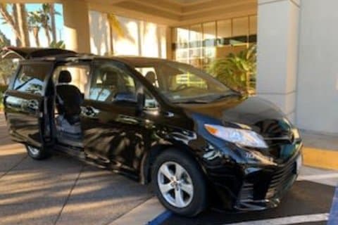 [Chauffeur Japonais garanti] Service de transfert Aéroport de Los Angeles ⇒ Hôtel Anaheim. Nous vous offrons l'hospitalité japonaise et la tranquillité d'esprit.