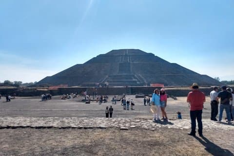 Venha descobrir o passeio às belíssimas Pirâmides de Teotihuacan.