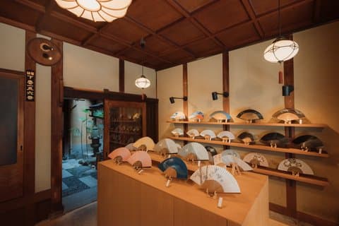 Cerimonia del tè di Kyoto in un Fan Shop di 100 anni