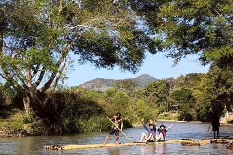 Excursão de um dia na selva de Chiang Mai Mae Wang com raft de bambu e almoço