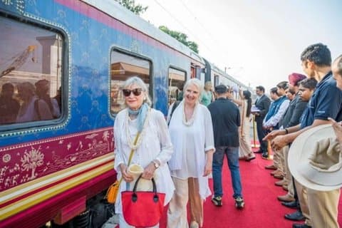 Fra Delhi samme dag Agra tur med tog med kvinnelig Guide