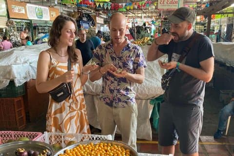 Kulinarische Tour in Cali mit exotischen Früchten, Broten und Getränken