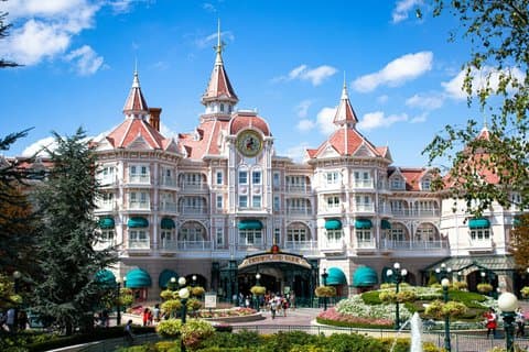 Magisk privat tur-retur transfer til Disneyland Paris