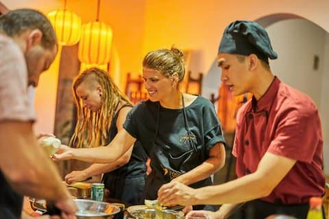 Rose Kitchen Hanoi: Marked & kulturelle madlavning tur + gratis afhentning