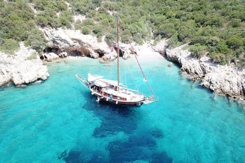 Gita in barca privata con pranzo e soste sull'isola