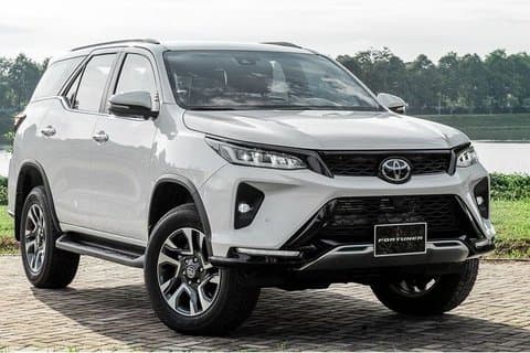 Airport pick-up to Hanoi city by 7 seaters car