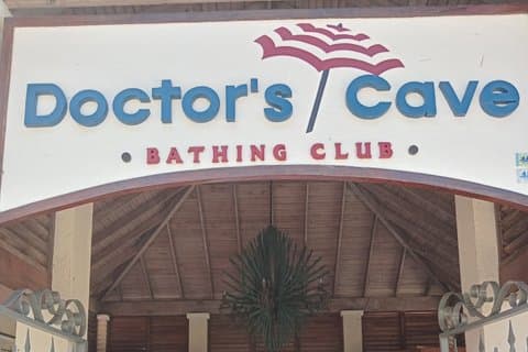 Een dag op het strand van Doctor's Cave-Montego Bay met pick-up