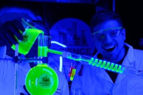 ATL Viral Drunken Lab Ervaring met Live DJ