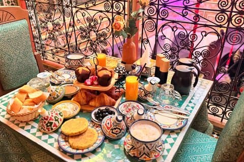Fez marockansk frukost på taket med utsikt över Medina